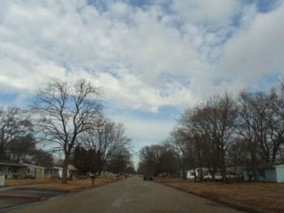 Exterior Neighborhood (street photo)