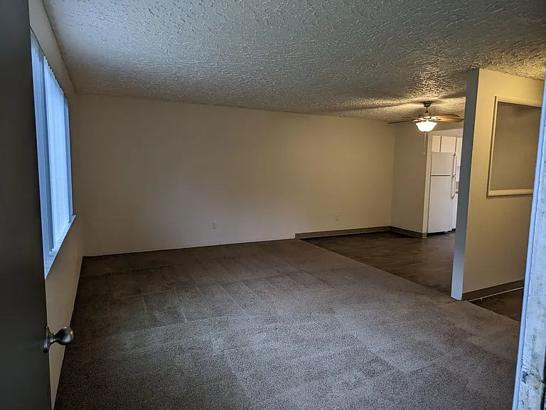 Royal Crest Townhomes — Photo 106