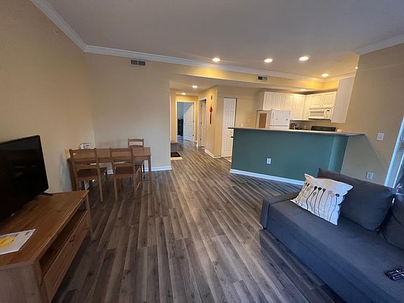 5th image of 207 E University Ave Unit 6A