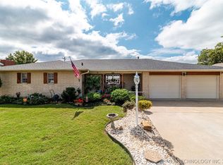 421 E Woods Ln, Claremore, OK 74017