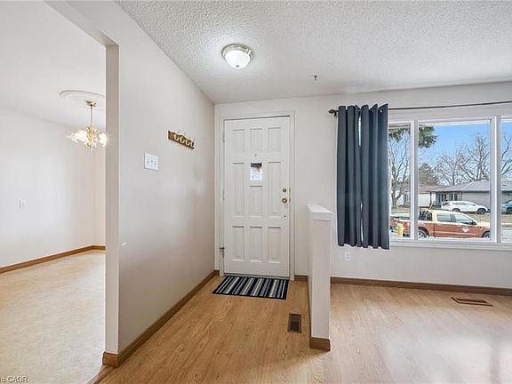 5th image of 5 Aspen Cres