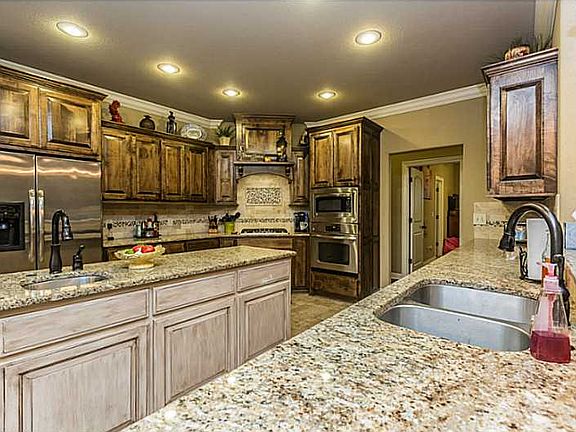 5th image of 8402 Windsong Ln