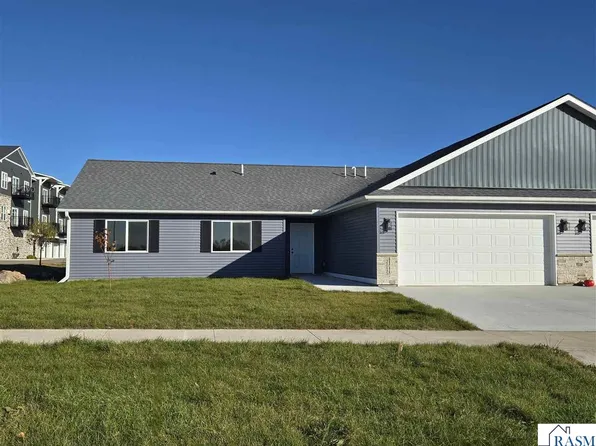 2015 Clark St, Saint Peter, MN 56082