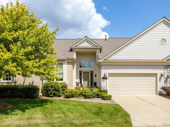 39514 Edgewater Dr, Northville, MI 48168