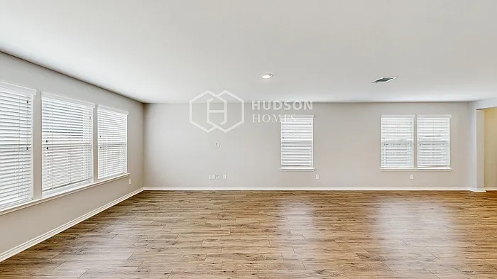 2716 Tobias Ln — Photo 6