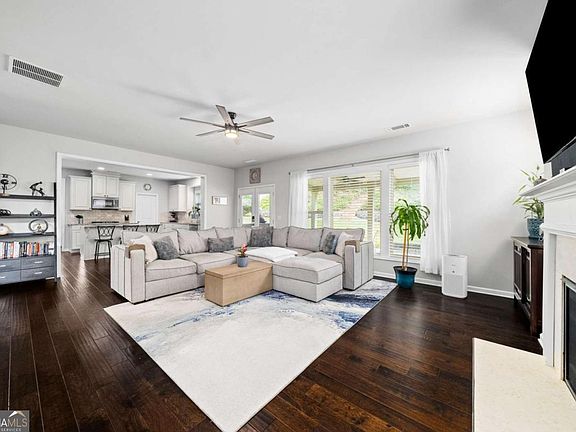 4th image of 2085 Poplar Ridge Pl