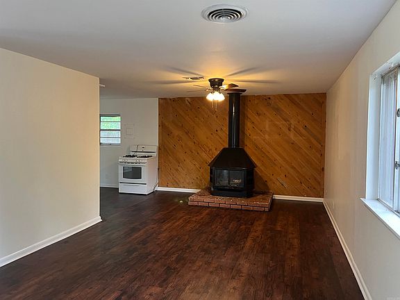 3rd image of 1302 Collins Dr