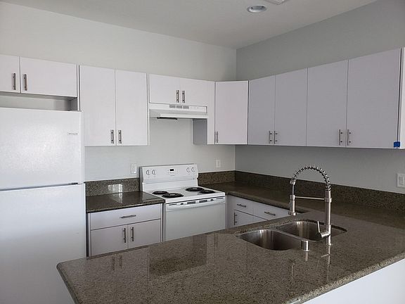 3rd image of 1561 S Dandelion St #2