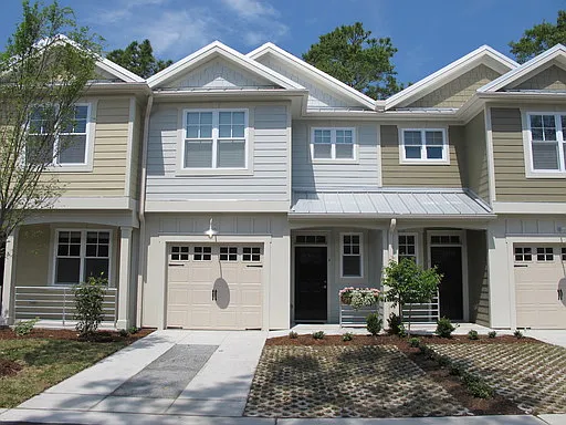 3 bed, 2.5 bath, 1450 sqft, $2,045 — Photo 1