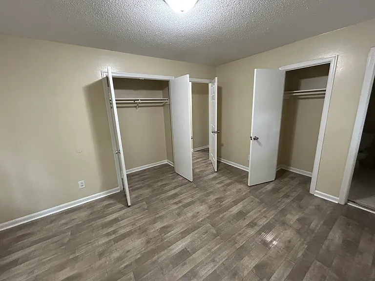Oakwood Apartments — Photo 9