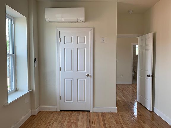 3rd image of 22001 Hempstead Ave #2R