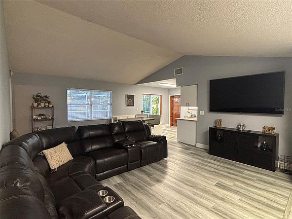 3rd image of 3334 Fox Ridge Dr