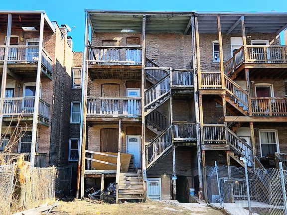 3rd image of 1116 S California Ave