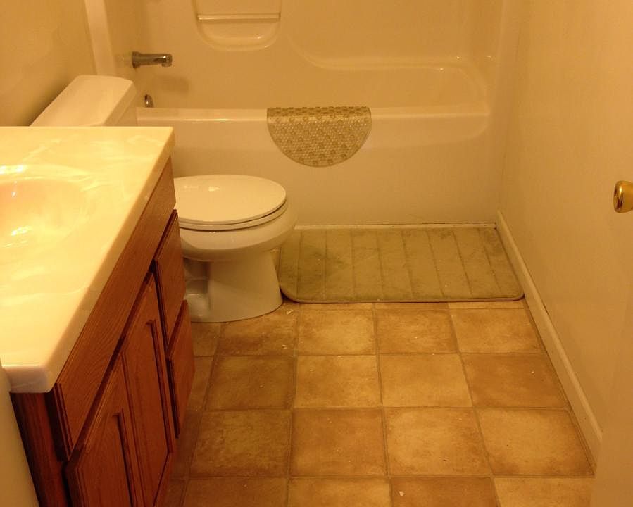 2nd floor Bathroom