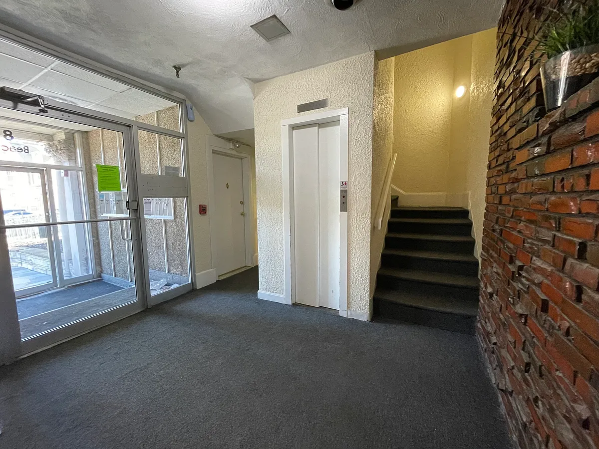 Building Photo - 879 Beacon St #23