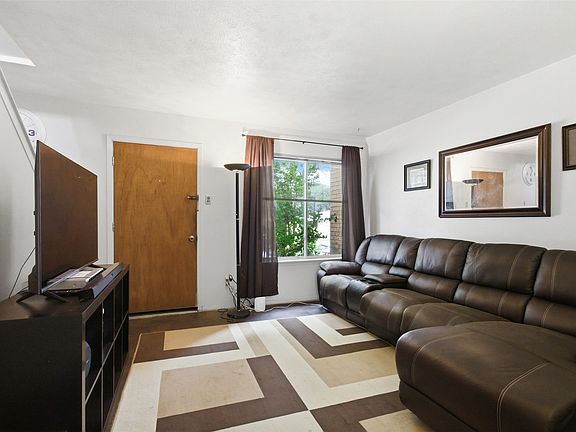4th image of 2702 Patricia Ln
