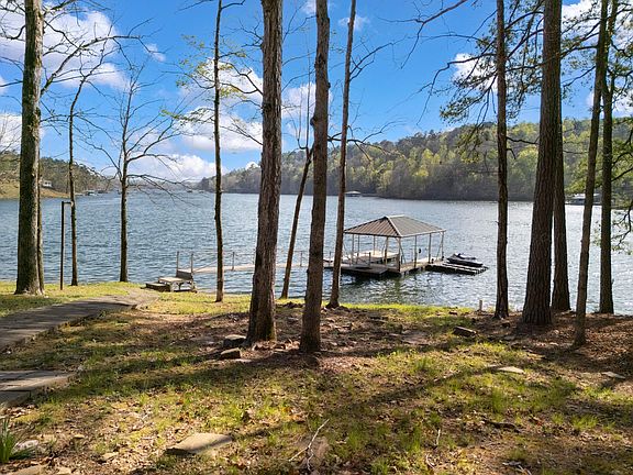 3rd image of 721 Lake Dr