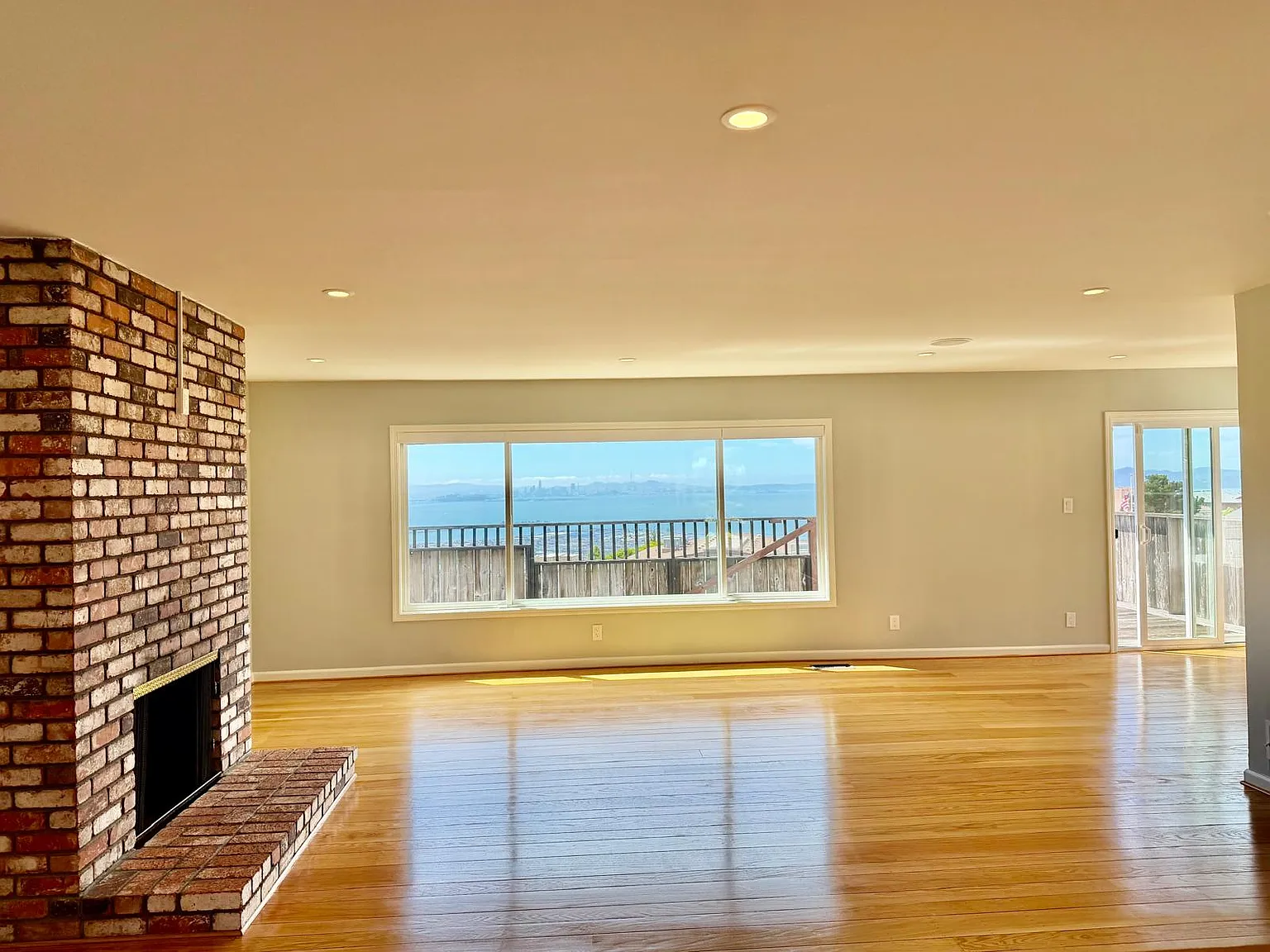 3 bed, 2100 sqft, $5,695 — Photo 4