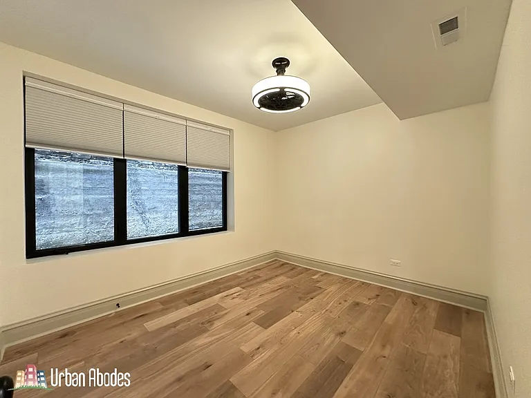 1933 N Fairfield Ave — Photo 10