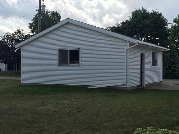 3rd image of 1613 Young St