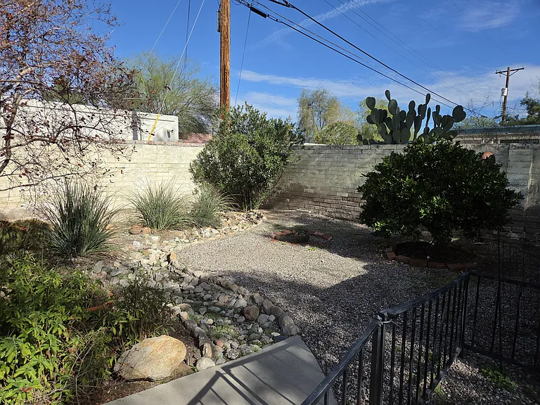2501 E Drachman St — Photo 28