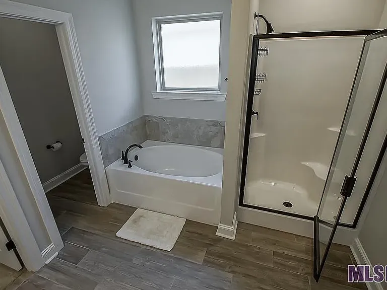 140 Lake Breeze Dr — Photo 16