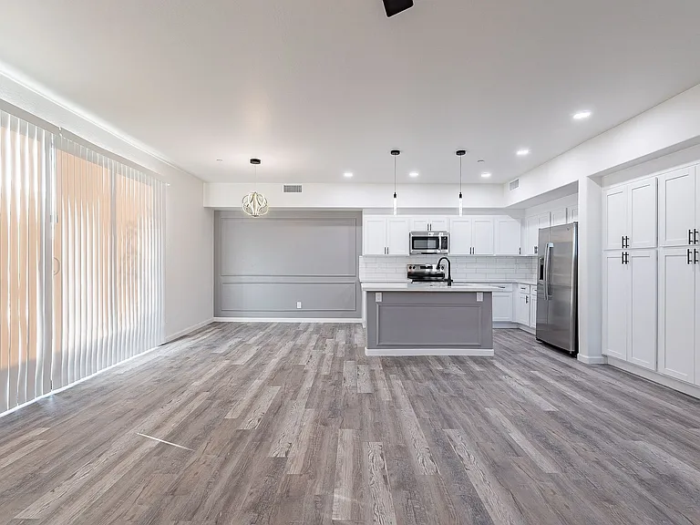 55 W Thomas Ln — Photo 38