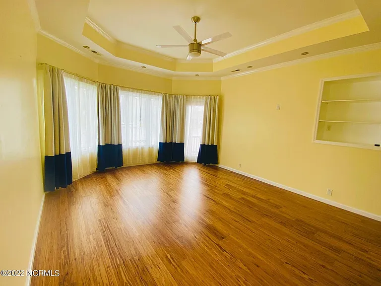906 Diamond Ct — Photo 24
