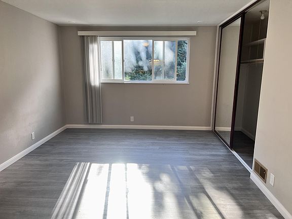 5th image of 70 Westpark Dr