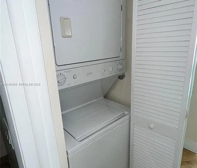 41 SE 5th St #1104 — Photo 14