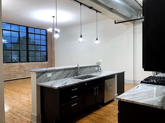 2nd image of 1430 W 21st St #322