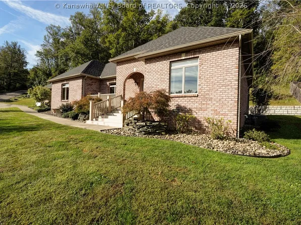 13 Keeneland Ln, Hurricane, WV 25526