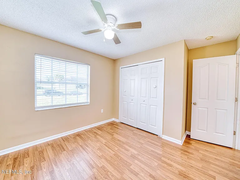 5628 Loma Vista Dr W — Photo 32