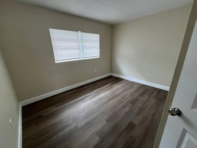 424 S Brevard Ave — Photo 11