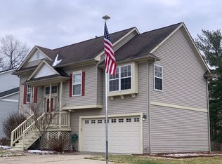 900 1st St, Fenton, MI 48430