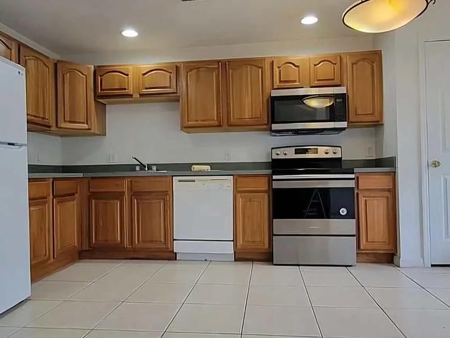762 Holmes Ave — Photo 2