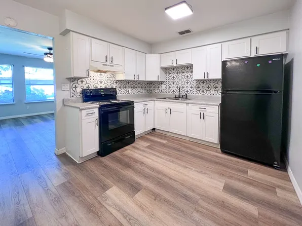 2295 - Pineridge, 5821 NW 23rd Ter #4, Gainesville, FL 32653