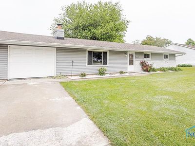 2941 Seaman Rd, Oregon, OH, 43616