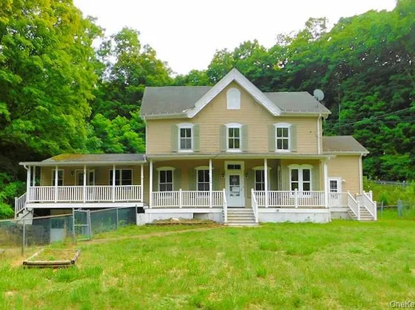 900 Salisbury Turnpike, Red Hook, NY 12571