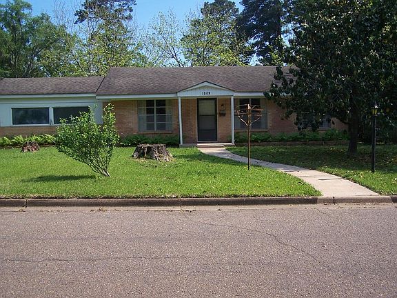 3rd image of 1509 S Broadmoor Dr
