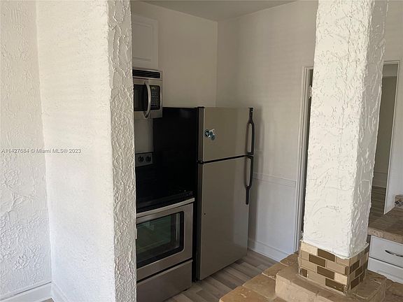 5th image of 119 NE 7th Ave APT 6