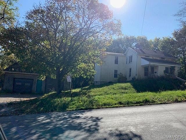 2nd image of 3276 Buffalo St