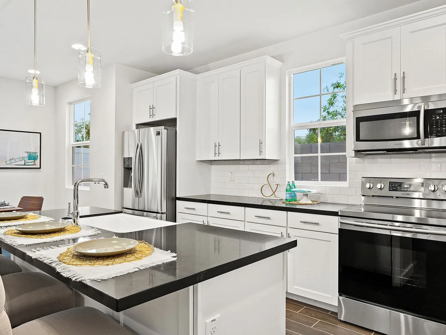 3 bed, 2.5 bath, 1590 sqft, $2,395 — Photo 2