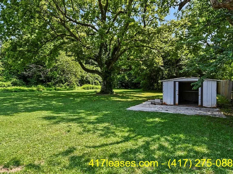 2518 N Weller Ave — Photo 28