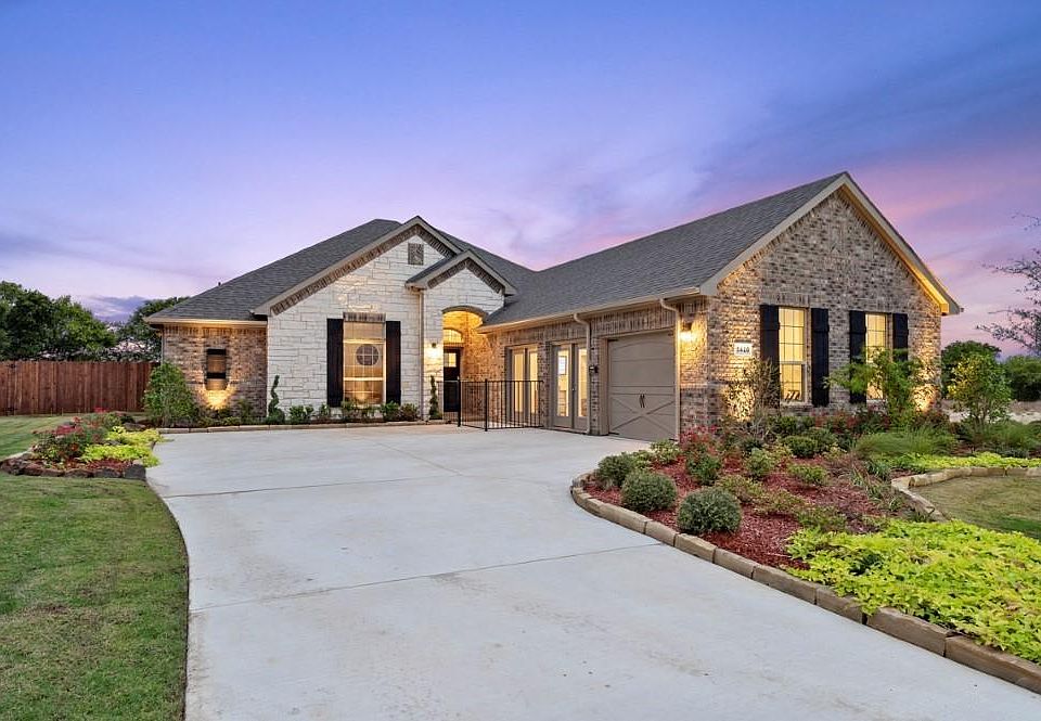 D.R. Horton's Bandera Floorplan Elevation C. Photos shown here may not depict the specified home & features included are for illustration purposes only