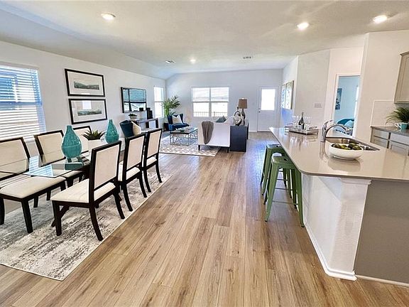 Separate dining space allows for regular dinners or large group get-togethers!