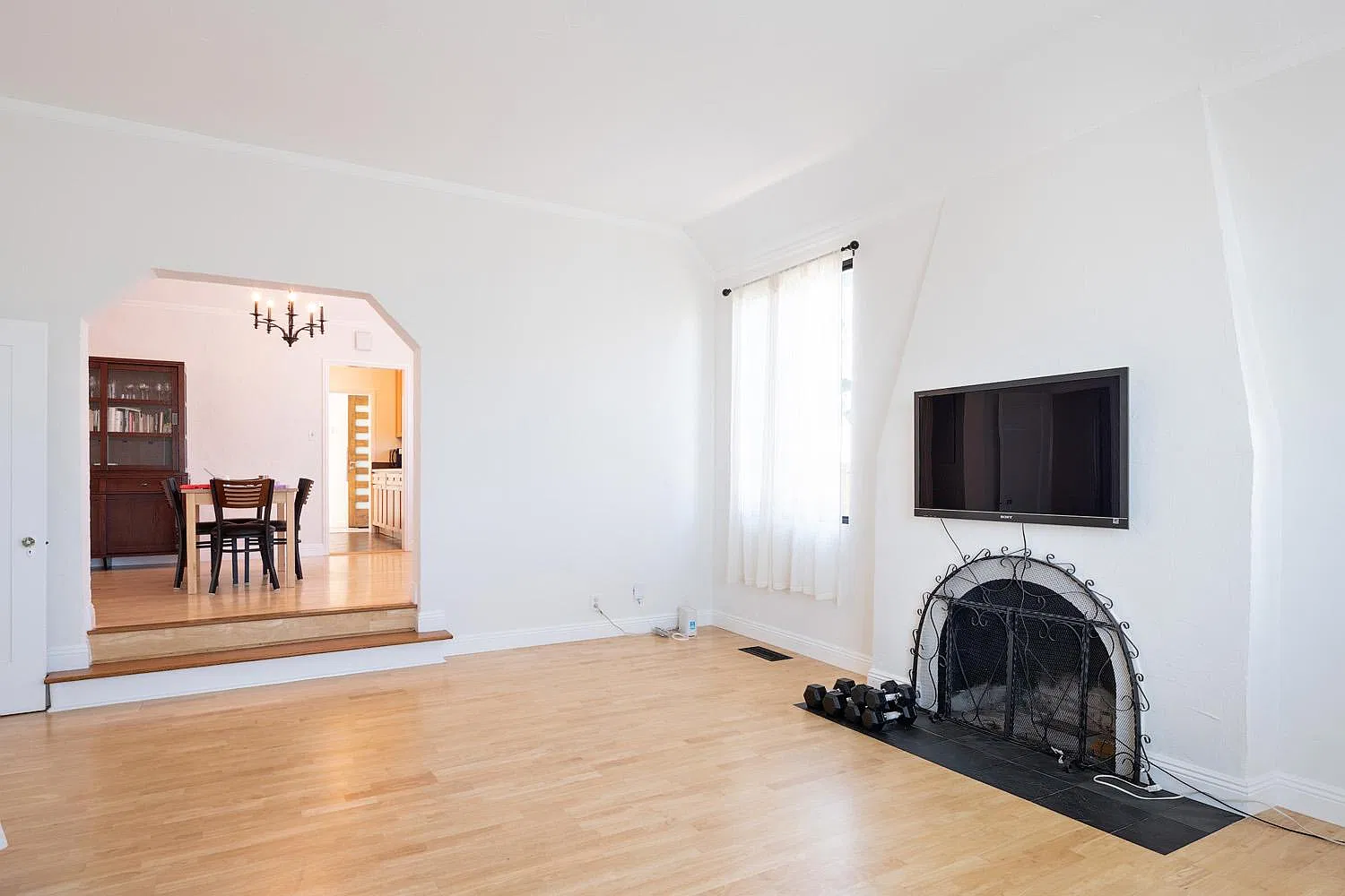 3 bed, 1430 sqft, $4,200 — Photo 3