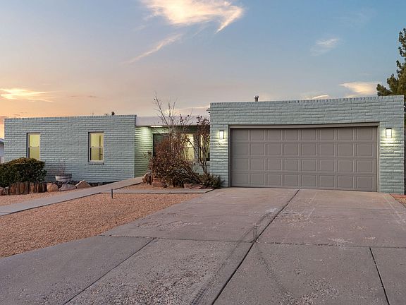 3rd image of 729 Sagebrush Trl SE