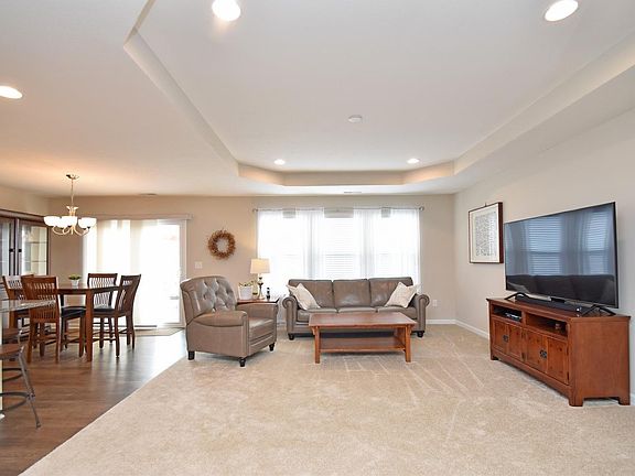 3rd image of 5524 Castle Dr