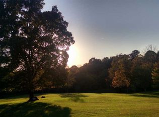 886 Countrywood Dr, Adams, TN 37010